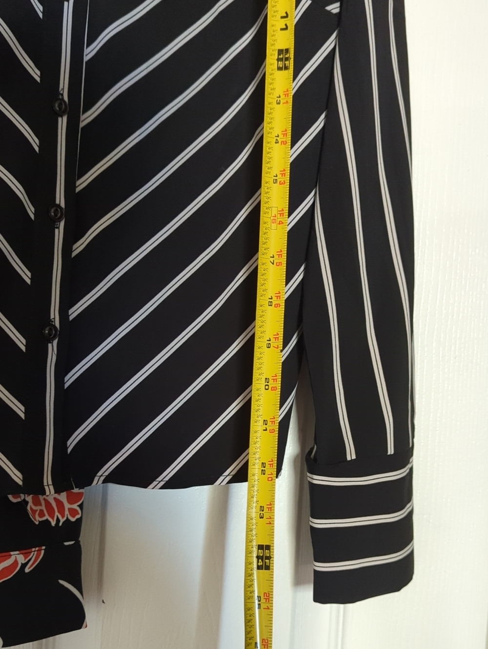 *Outfit* Banana Republic skirt (6) Calvin Klein Shirt (M) Tailor Shirt (M) - Picture 12 of 17